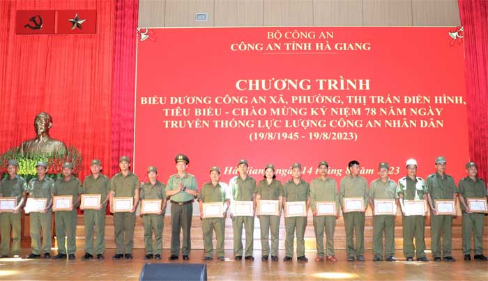 Chương trình biểu dương Công an xã, phường, thị trấn điển hình, tiêu biểu tại Hà Giang -0