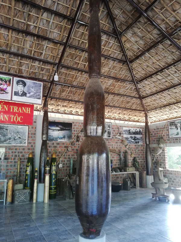 Trong ngôi nhà từ những mảnh bom -0