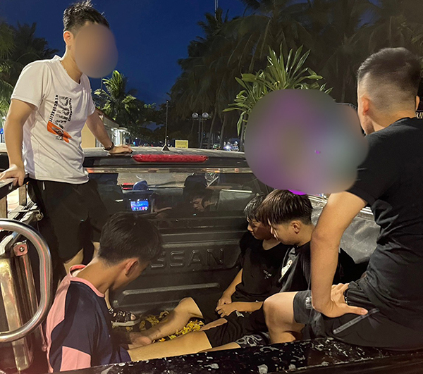 Cảnh báo du khách, người dân du khách cần bảo quản tài sản khi đi tắm biển Đà Nẵng -1