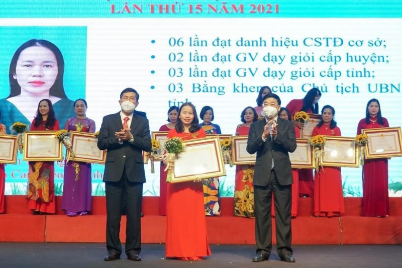 Thành lập Hội đồng cấp Nhà nước xét tặng danh hiệu