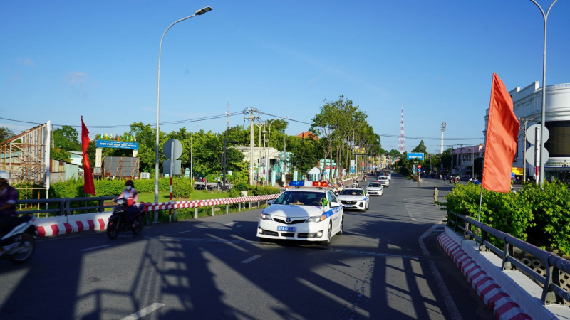 CSGT Công an các tỉnh, thành ra quân tổng kiểm soát xe khách và container -0