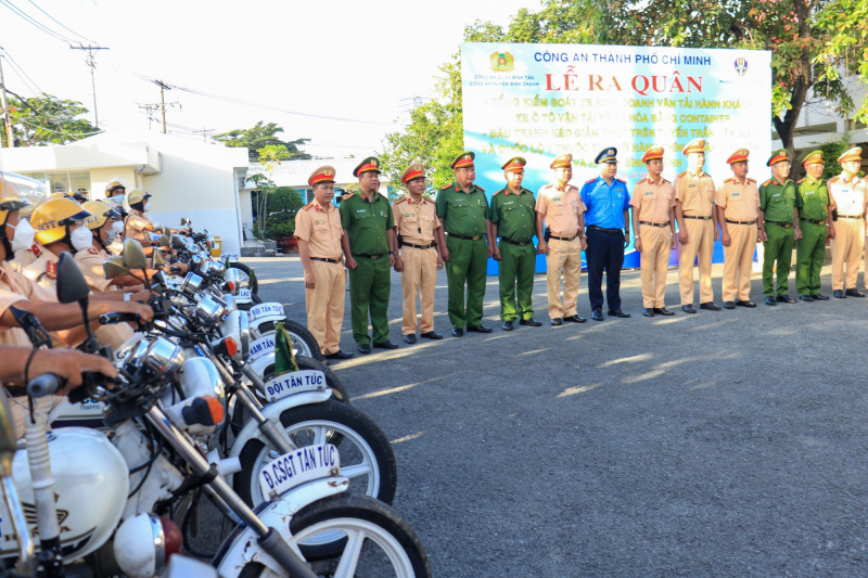 CSGT Công an các tỉnh, thành ra quân tổng kiểm soát xe khách và container -0