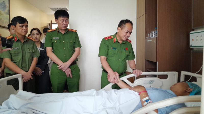 Công an TP Hà Nội thăm, hỏi cán bộ Công an bị thương khi truy bắt đối tượng bắt cóc trẻ em đòi 15 tỷ đồng -0