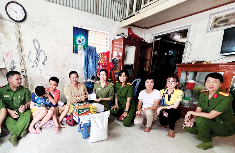 Ấm áp tình người phía sau song sắt_SODACBIET19-8_T36 -0