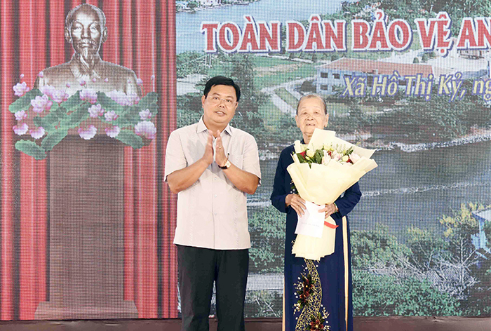 Nhân rộng phong trào toàn dân bảo vệ an ninh Tổ quốc ở tỉnh cực Nam Tổ quốc -0