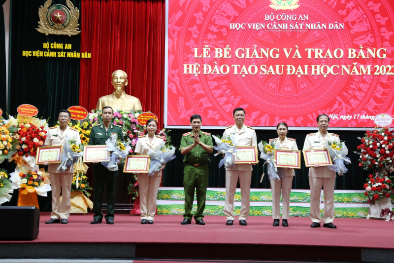 Học viện CSND trao bằng cho các tân tiến sĩ, tân thạc sĩ năm 2023 -0
