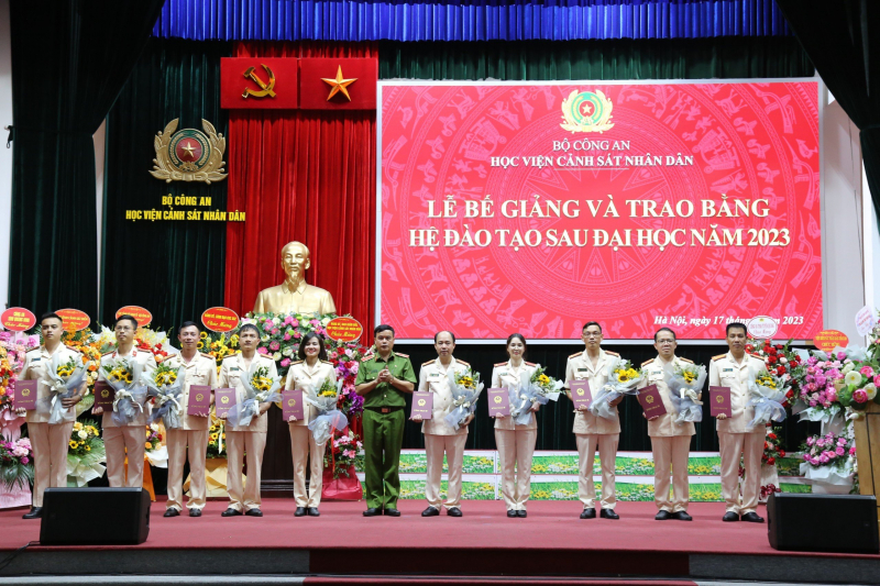 Học viện CSND trao bằng cho các tân tiến sĩ, tân thạc sĩ năm 2023 -0