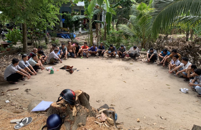 Công an Vĩnh Long bắt 25 người tụ tập đánh bạc -0