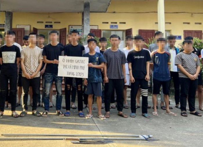 Hàng chục thanh niên giải quyết mâu thuẫn bằng dao, tuýp sắt -0