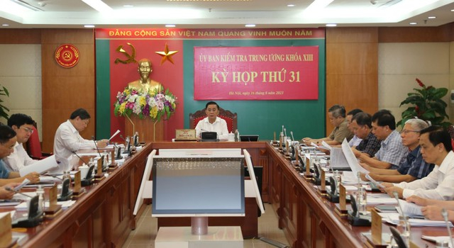 Đề nghị Bộ Chính trị xem xét kỷ luật Bí thư Tỉnh ủy Bến Tre, Phó Bí thư Thường trực Tỉnh ủy Đắk Nông -0