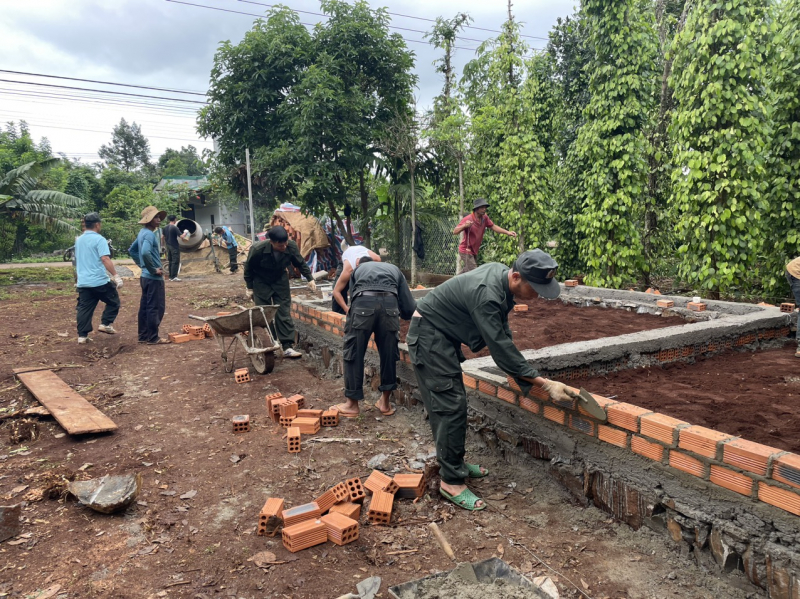 Cảnh sát cơ động xây nhà nhân ái tặng người dân ở Cư Kuin, Đắk Lắk -3