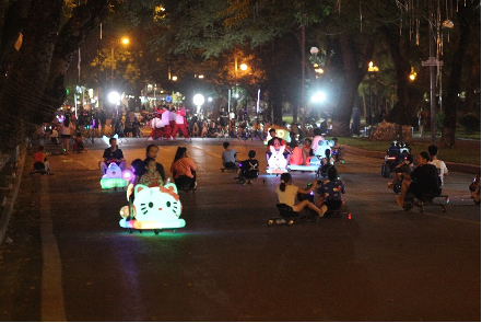 Hà Nội có nên mở thêm nhiều tuyến phố đi bộ? -0