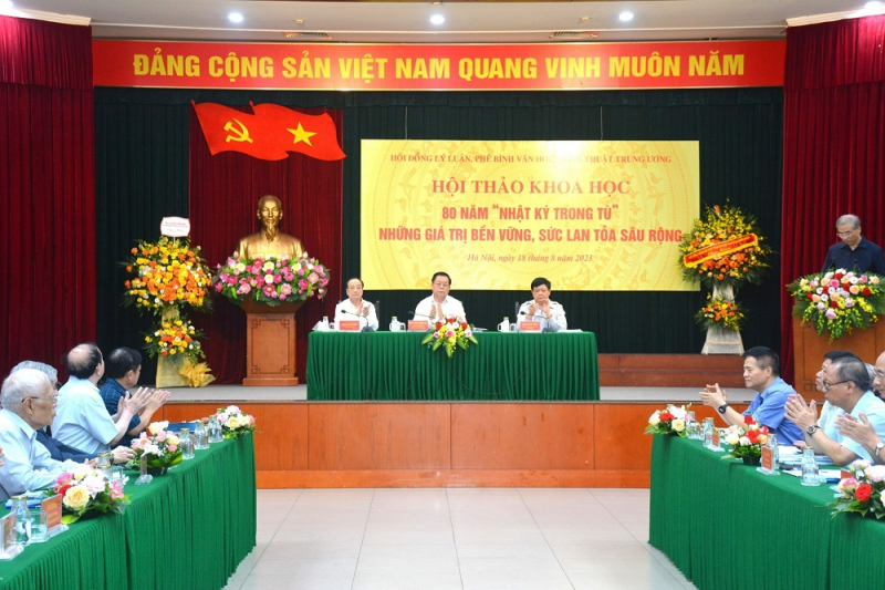 “Nội dung sâu xa nhất của tập thơ “Nhật ký trong tù” là tình yêu đất nước” -0