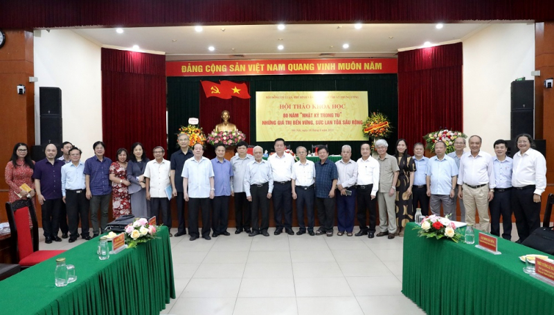 “Nội dung sâu xa nhất của tập thơ “Nhật ký trong tù” là tình yêu đất nước” -0