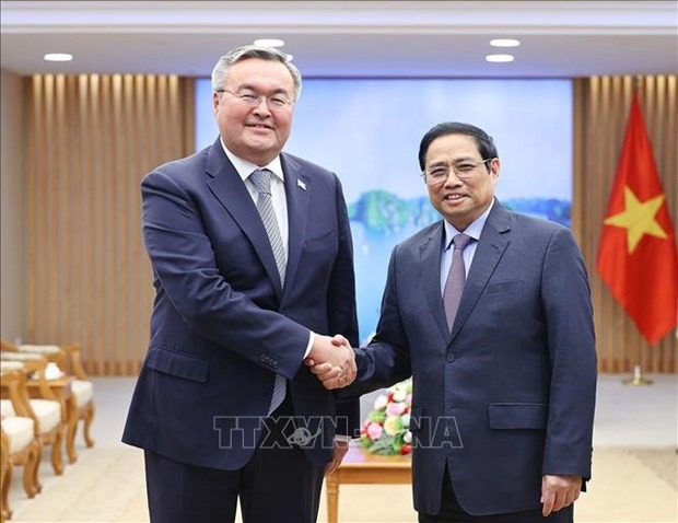 Kazakh President’s Vietnam visit hoped to lift bilateral ties to new height -0