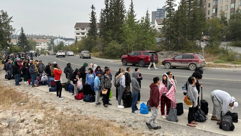 Canada sơ tán khẩn gần 20,000 dân vì thảm họa tồi tệ nhất -0