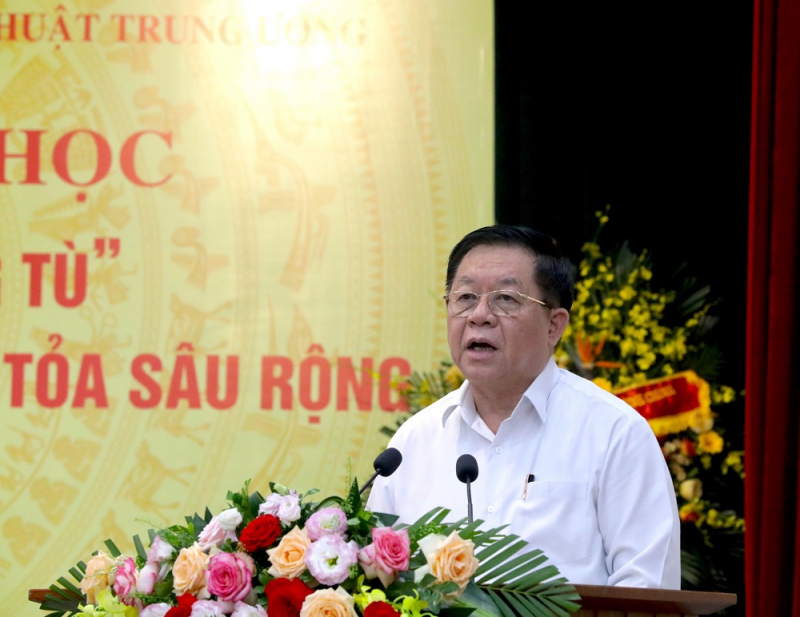 “Nội dung sâu xa nhất của tập thơ “Nhật ký trong tù” là tình yêu đất nước” -0
