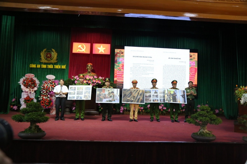 Bế mạc trại sáng tác văn học nghệ thuật “Công an Thừa Thiên Huế - Vì bình yên cuộc sống” -0