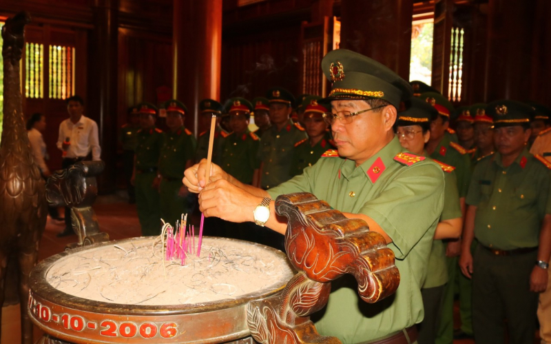 Công an Đồng Tháp báo công dâng Bác tại Nghệ An -0