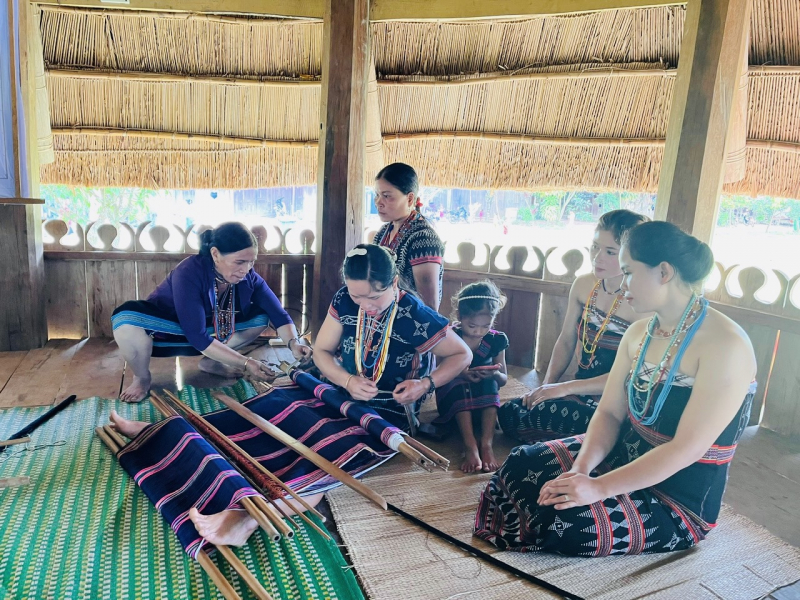 Nơi lưu giữ hồn văn hóa Cơ Tu -0