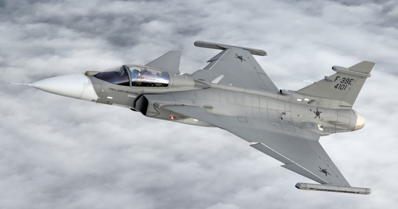 Lính Ukraine cùng lúc học lái tiêm kích F-16 Mỹ và Gripen Thụy Điển -0