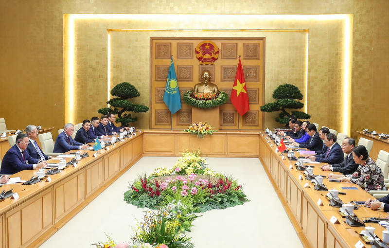 Thủ tướng Phạm Minh Chính tiếp Tổng thống Kazakhstan -0