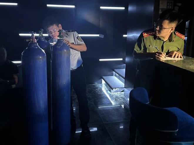 Liên tiếp kiểm tra, xử phạt cơ sở kinh doanh bình khí “cười” -0