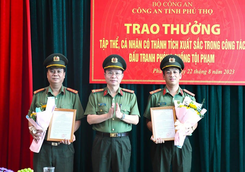 Trao thưởng các tập thể, cá nhân có thành tích trong công tác đấu tranh phòng, chống tội phạm -0