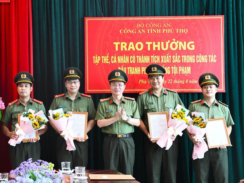 Trao thưởng các tập thể, cá nhân có thành tích trong công tác đấu tranh phòng, chống tội phạm -0