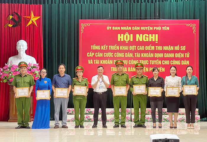 Huyện vùng cao Phù Yên hoàn thành 100% chỉ tiêu cấp tài khoản định danh điện tử -0