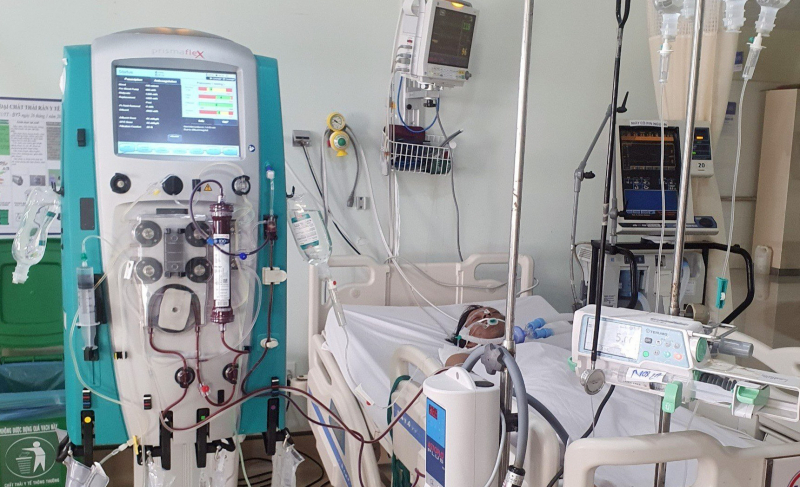 1 người tử vong, 2 người nguy kịch do ngộ độc rượu -0