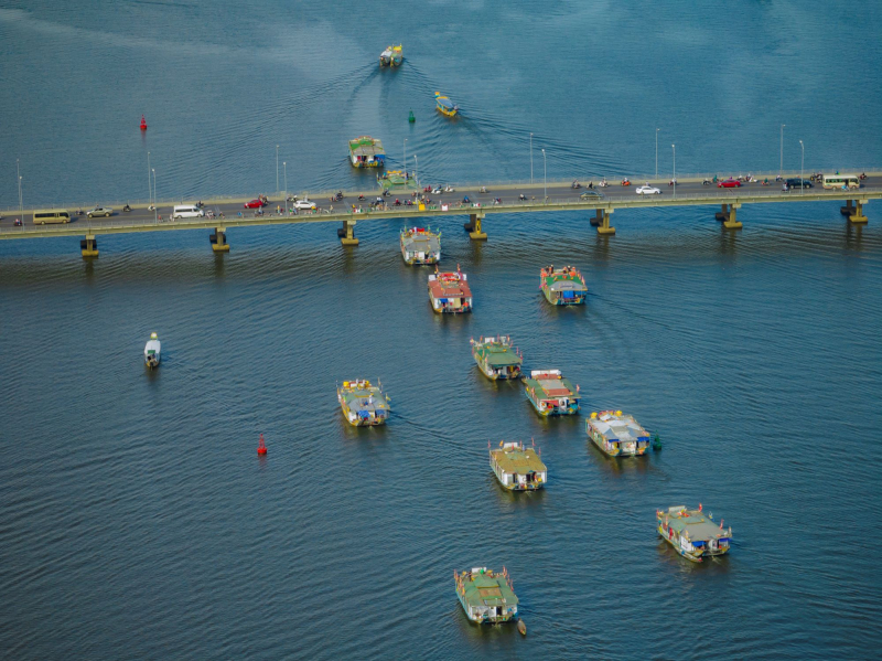 Hàng nghìn du khách về Huế dự lễ hội Điện Huệ Nam -0