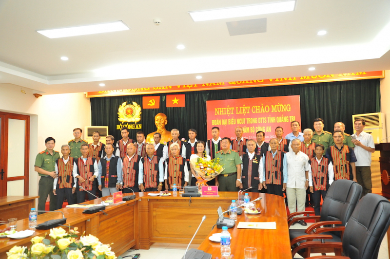 Người có uy tín tỉnh Quảng Trị, tiếp tục giúp đỡ lực lượng Công an hoàn thành tốt nhiệm vụ   -0