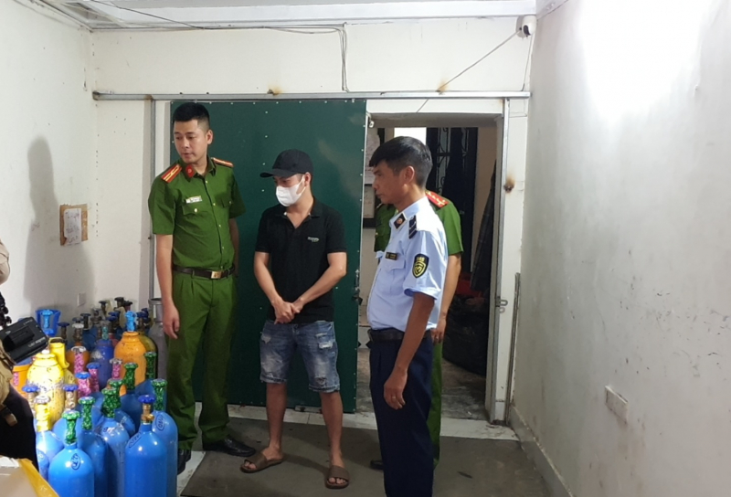 Phát hiện địa điểm kinh doanh khí cười nằm sâu trong ngõ nhỏ -0