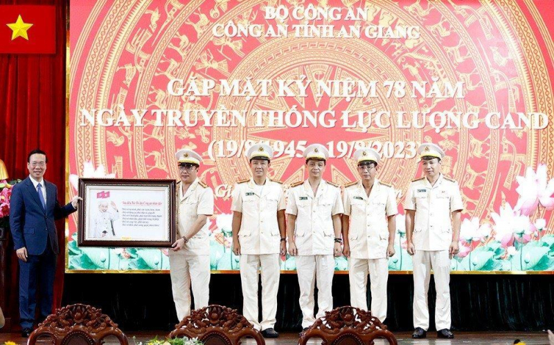 President Vo Van Thuong visits An Giang Provincial Police Department -0