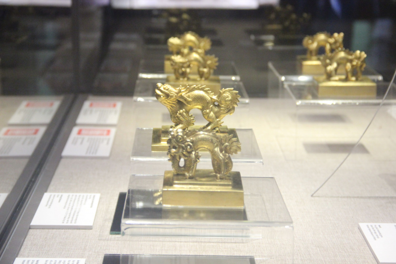 Chiêm ngưỡng kim ấn, kim sách đúc thời vua Khải Định -0