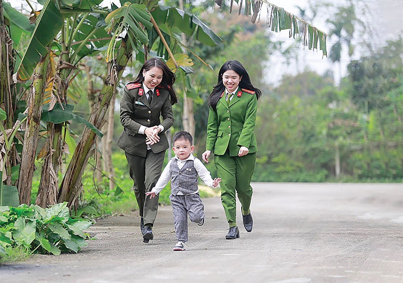 “Godmother” program brightens up future of disadvantaged children -0