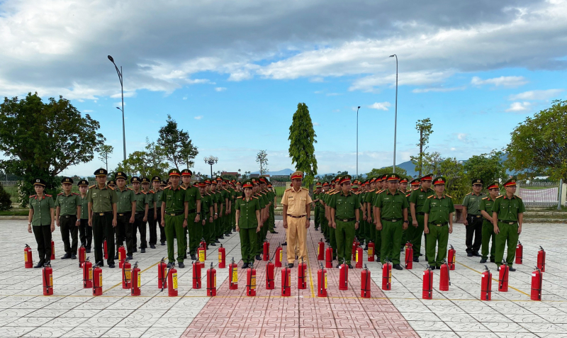 Phát động mạnh mẽ phong trào tự trang bị bình chữa cháy -1