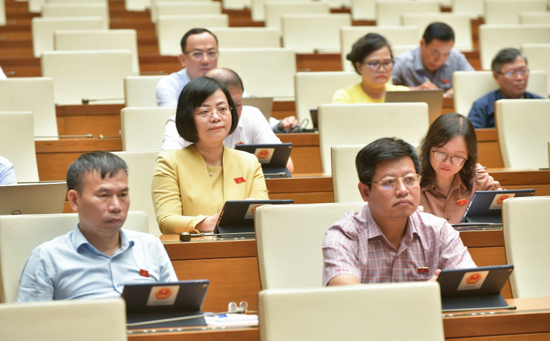 Bỏ vân tay trên bề mặt thẻ căn cước nhằm đảm bảo tính bảo mật -0