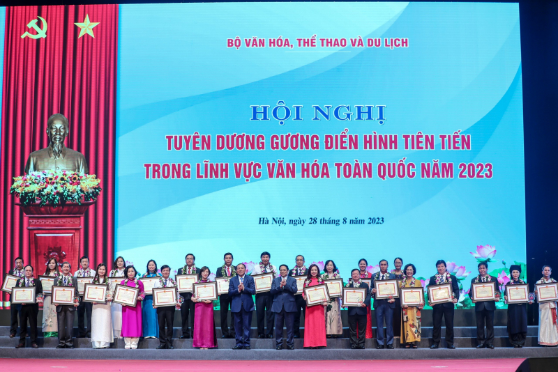 Phát huy giá trị văn hoá, sức mạnh người Việt Nam, khơi dậy khát vọng, ý chí, quyết tâm phát triển đất nước -0