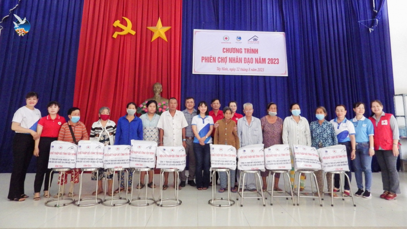 Trao tặng 6 căn nhà tình nghĩa cho các hộ nghèo -0