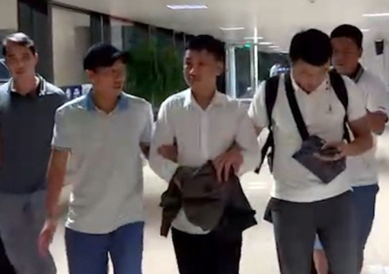 Bắt nhóm đối tượng đập phá kính xe ô tô để trộm cắp tài sản -0