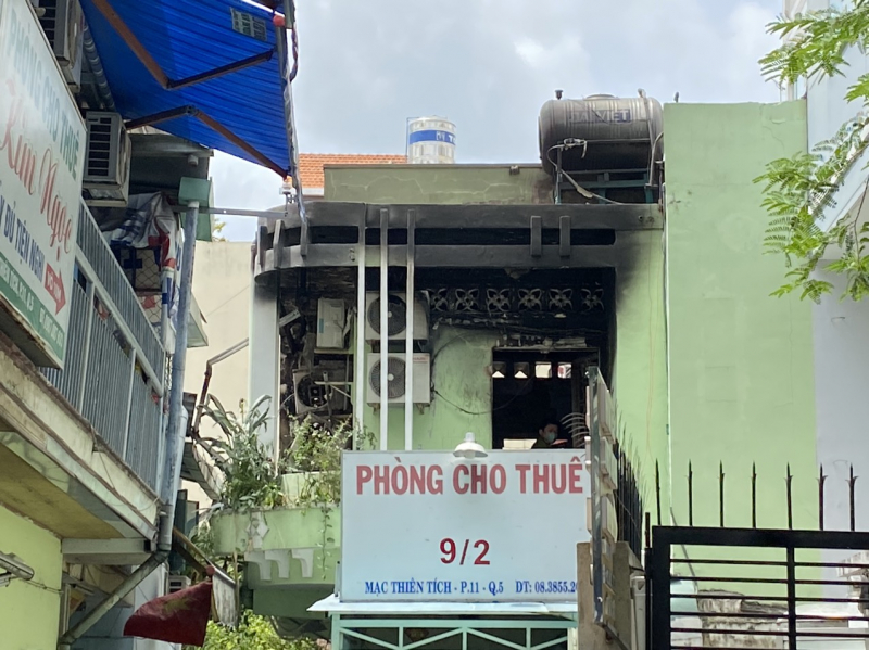 Hai cô gái trẻ tử vong trong nhà vệ sinh lúc đám cháy bùng phát -0