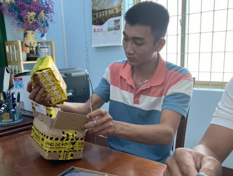 Lái xe thi công đường cao tốc tàng trữ súng đạn cao su -0