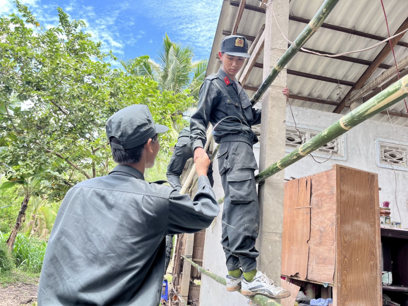 Hành quân dã ngoại, ấm áp tình quân dân -0