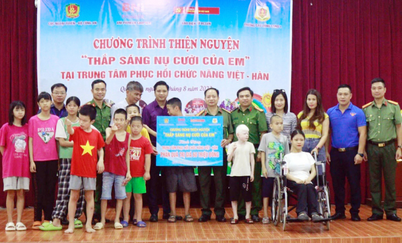 “Thắp sáng nụ cười cho em” -0