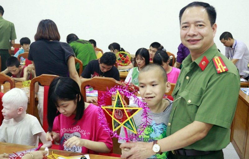 “Thắp sáng nụ cười cho em” -1