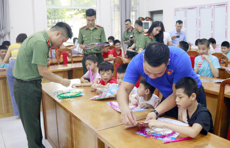 “Thắp sáng nụ cười cho em” -0