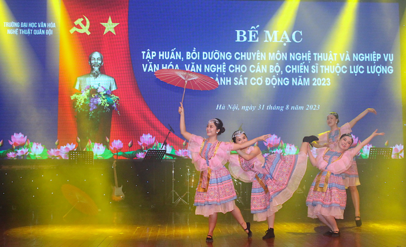 Cảnh sát cơ động bồi dưỡng chuyên môn nghệ thuật, rèn nghiệp vụ văn hoá, văn nghệ -1