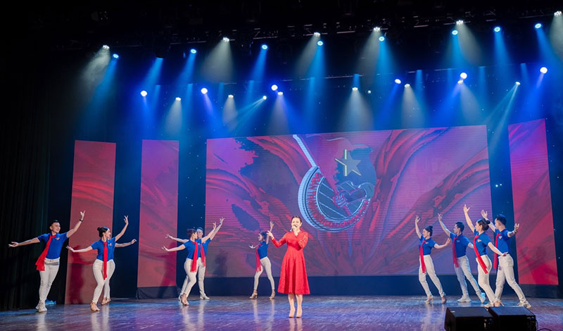 “Giai điệu tự hào - Tuổi trẻ Thủ đô làm theo lời Bác”: Đóa hoa tươi thắm dâng Người -1